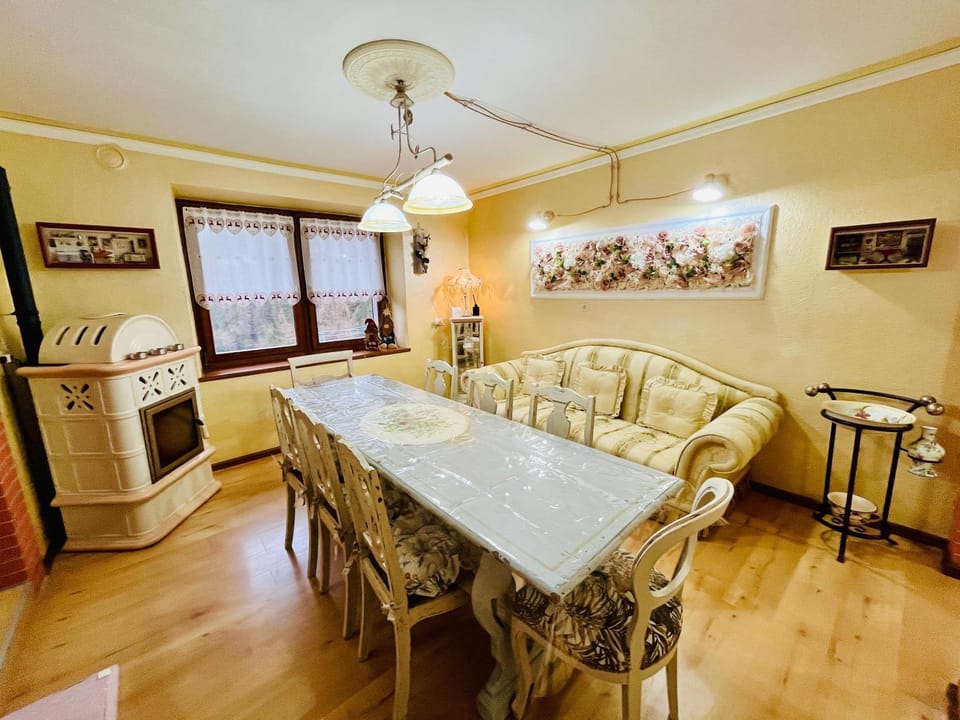 TV and multimedia, Living room, Dining area