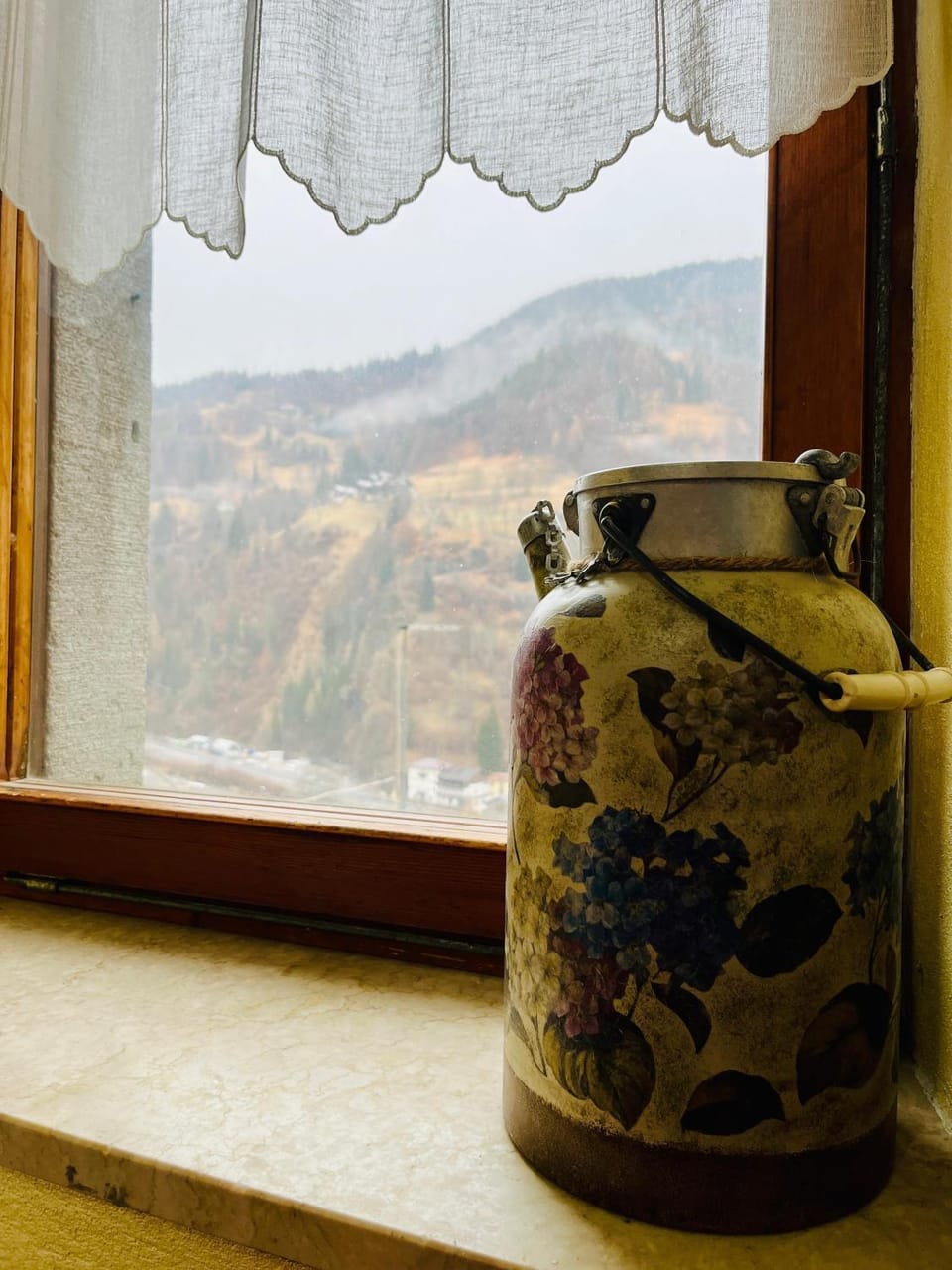 Decorative detail, Mountain view