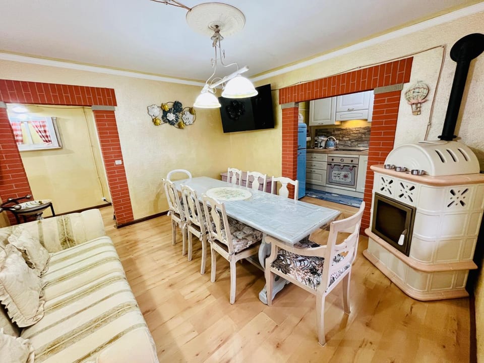 TV and multimedia, Living room, Dining area