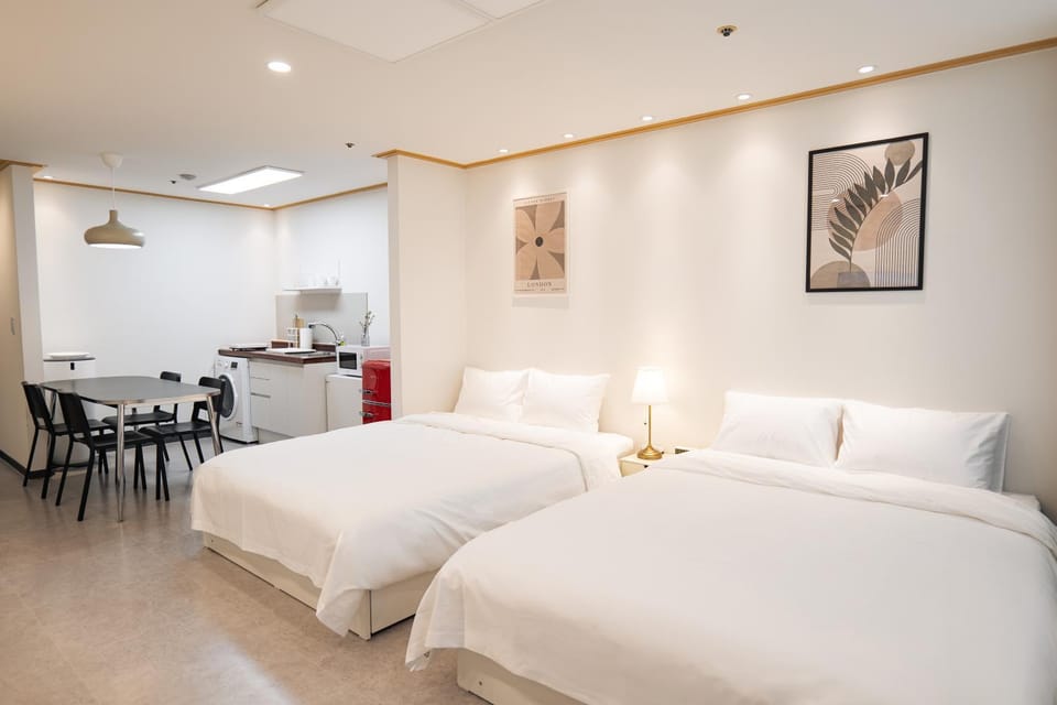 Bed, View (from property/room), Living room, Photo of the whole room, Seating area, Bedroom, City view