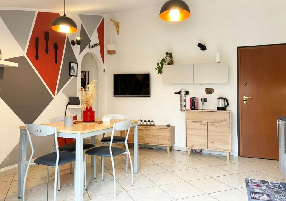 TV and multimedia, Coffee/tea facilities, Kitchen or kitchenette, Dining area, oven