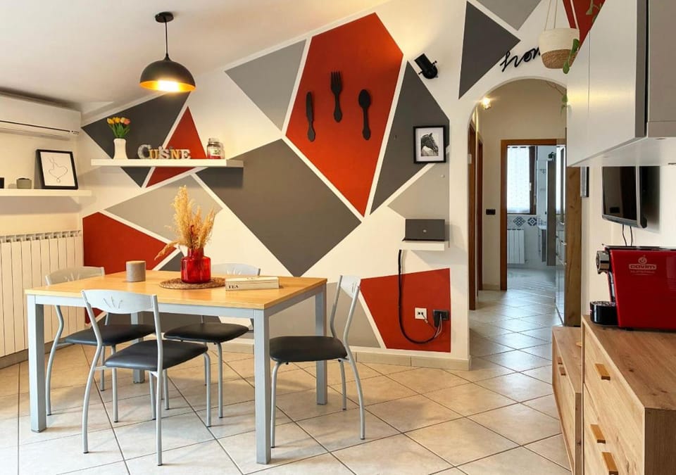 TV and multimedia, Kitchen or kitchenette, Living room, Seating area, Dining area