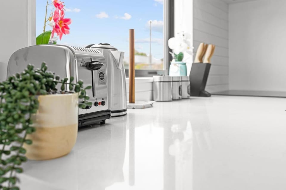 Luxury New 2Bed2Bath Minutes To CBD With Parking House in Christchurch
