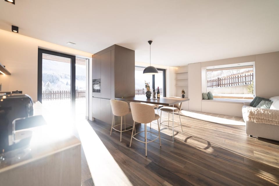 Kitchen or kitchenette, Living room, Seating area, Dining area
