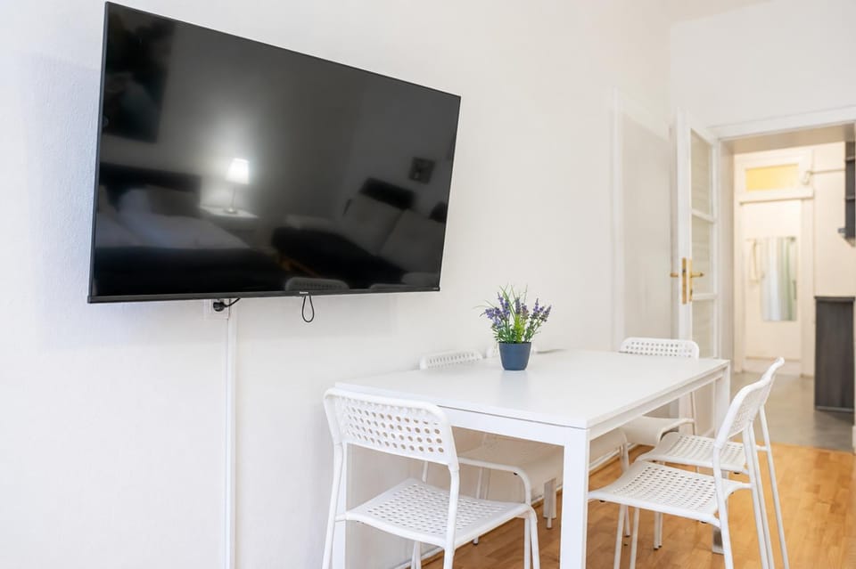 TV and multimedia, Dining area