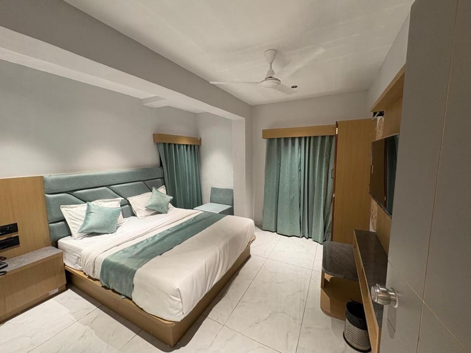 Hotel Pine Lake Hotel in Ahmedabad