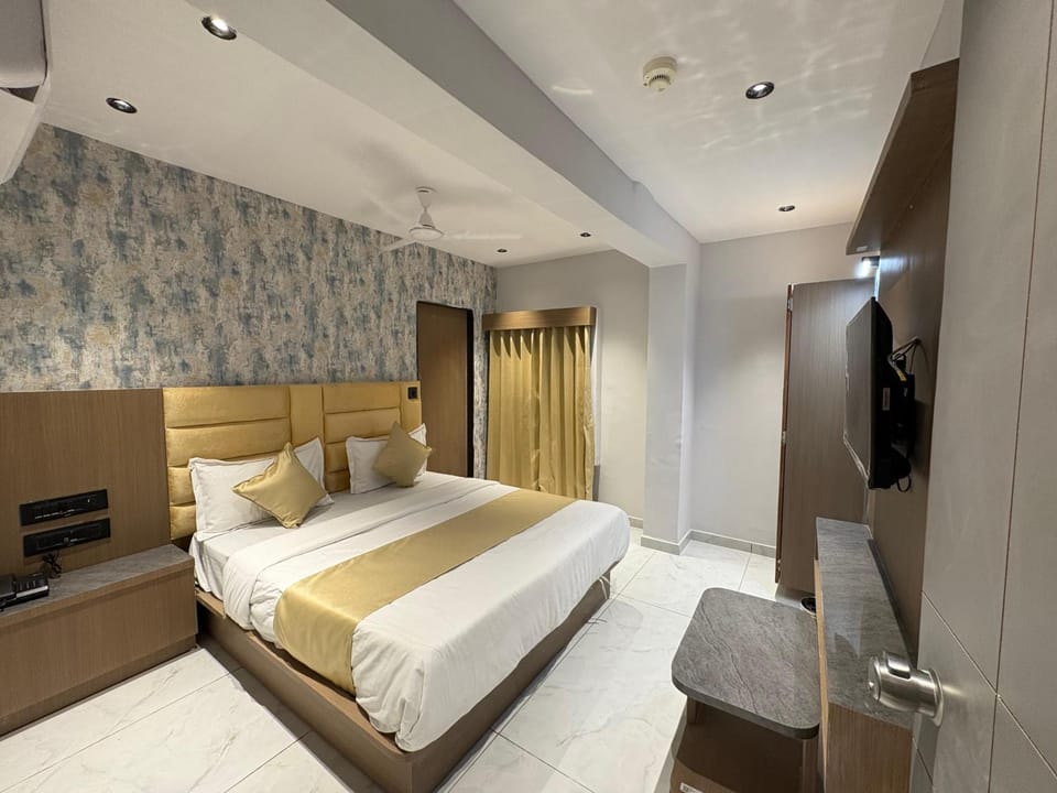 Hotel Pine Lake Hotel in Ahmedabad