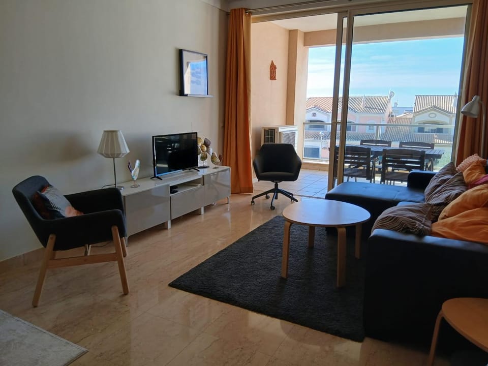 Communal lounge/ TV room, TV and multimedia, Balcony/Terrace, Living room, Seating area, Dining area, Sea view