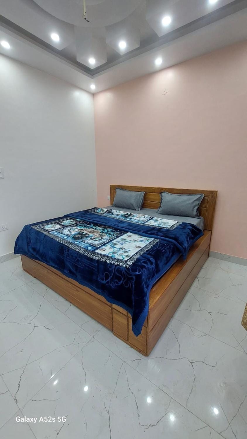 Himalayan View stay 1 BHK GMS Road Apartment in Dehradun