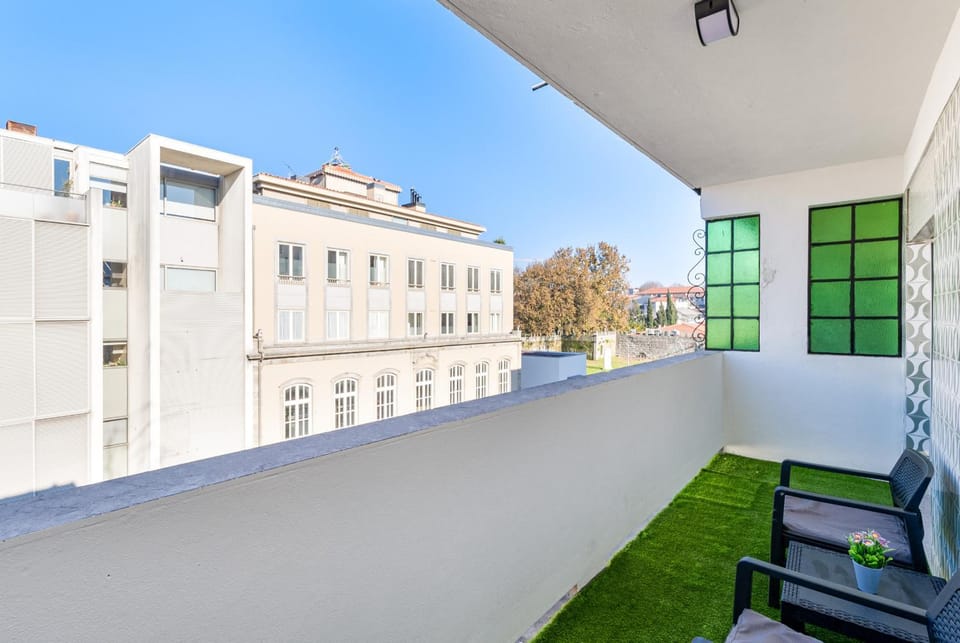 View (from property/room), Balcony/Terrace, Landmark view