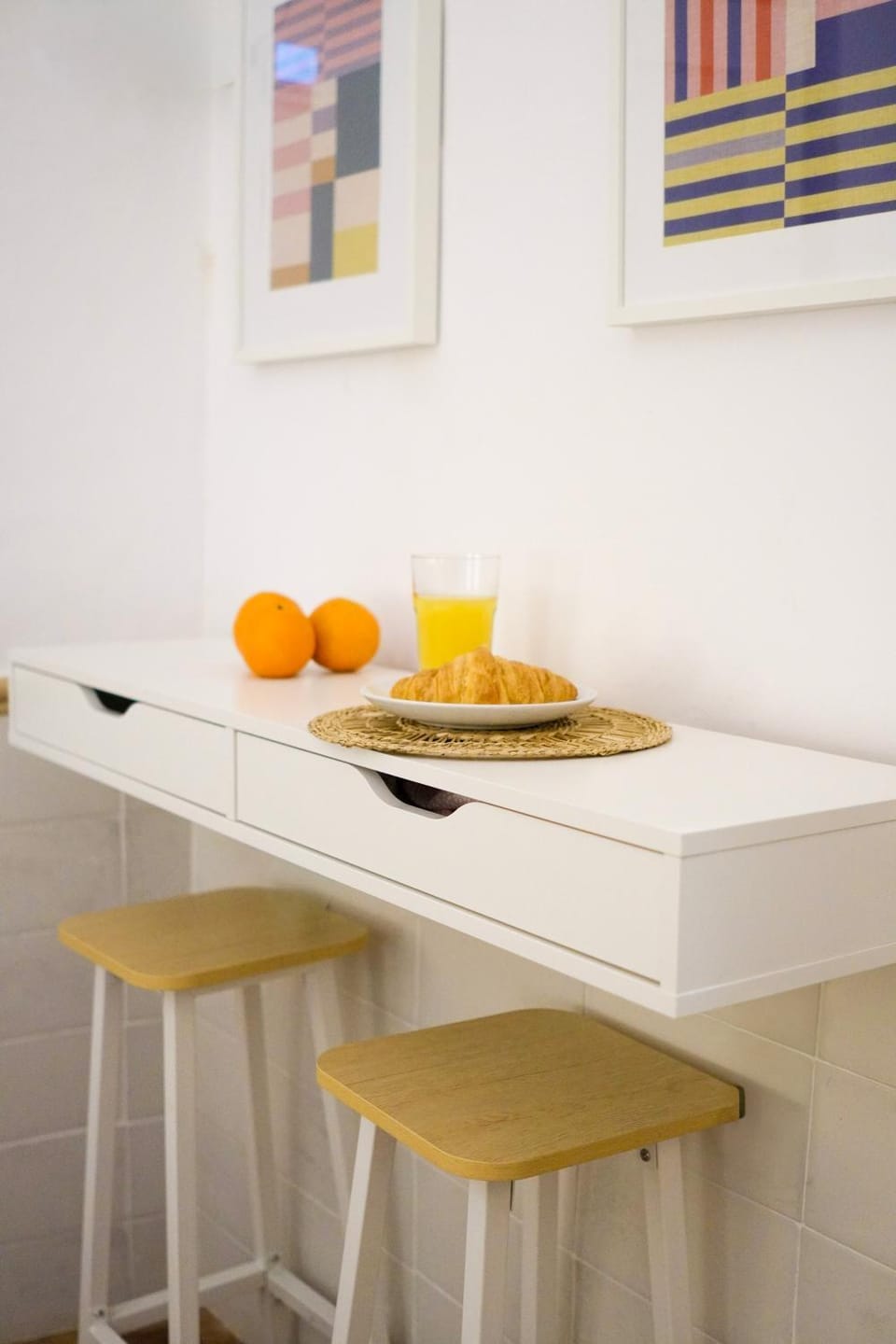 Kitchen or kitchenette, Seating area, Dining area, Food