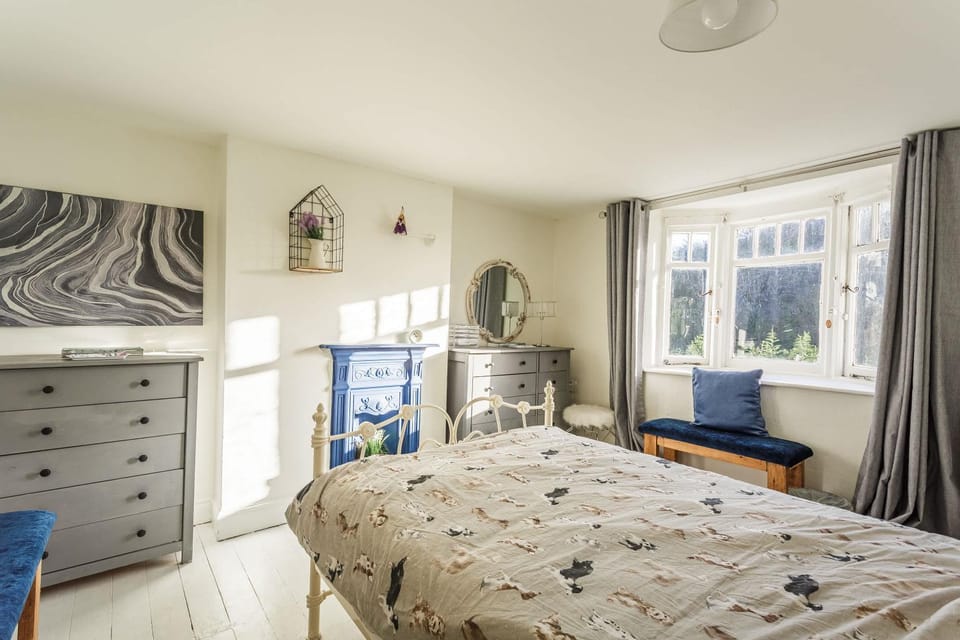 Bed, Photo of the whole room, Bedroom