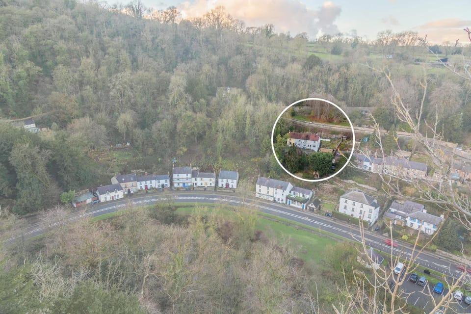 Neighbourhood, Natural landscape, Bird's eye view, Mountain view
