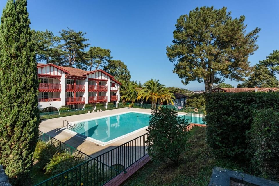 Jolie T2 dans une résidence arborée avec piscine Apartment in Ciboure