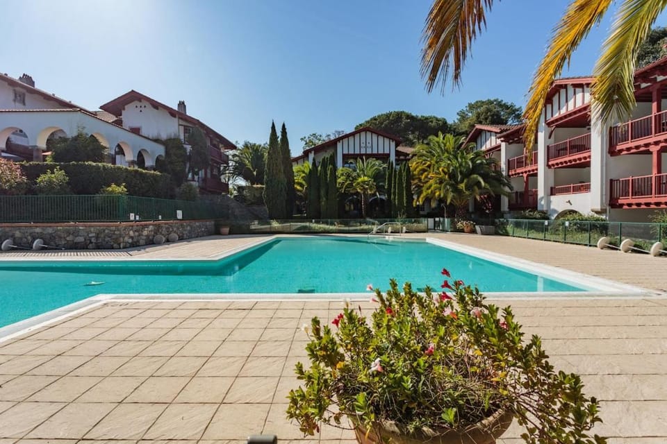 Jolie T2 dans une résidence arborée avec piscine Apartment in Ciboure