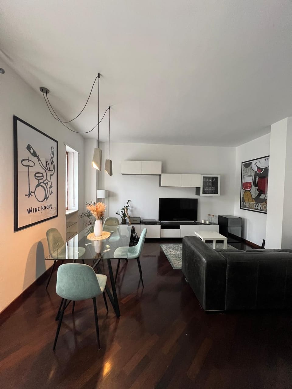 TV and multimedia, Living room, Seating area, Dining area