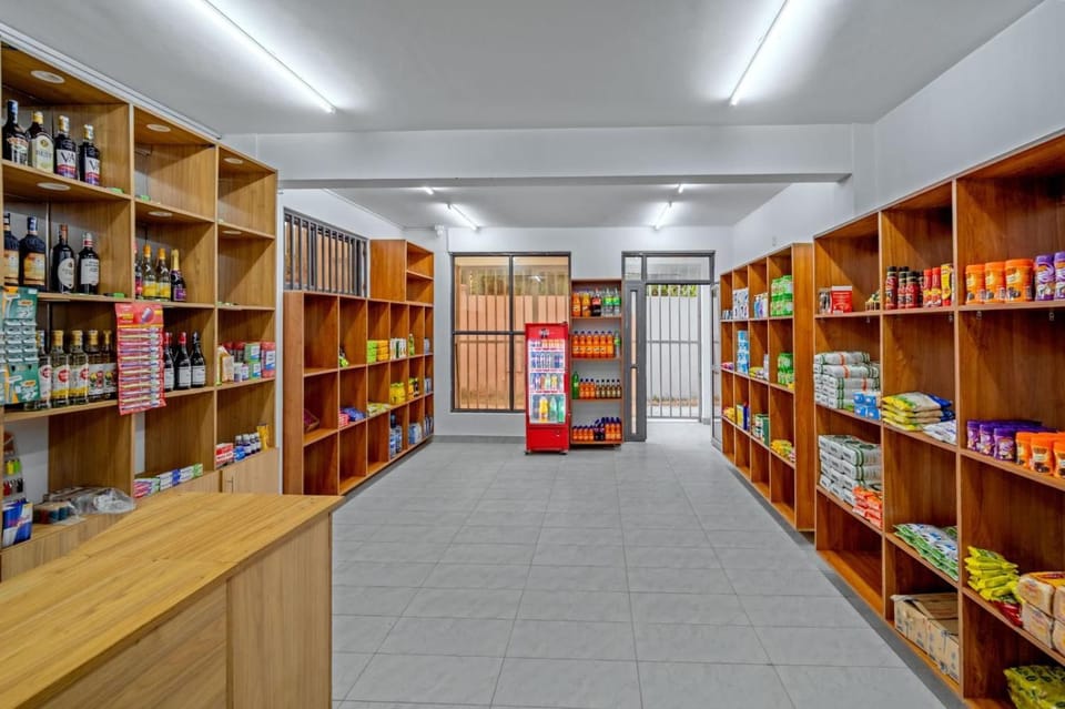 On-site shops, Supermarket/grocery shop, Shopping Area