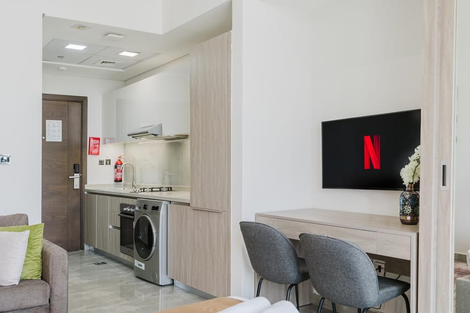 Kitchen or kitchenette, Living room, washing machine