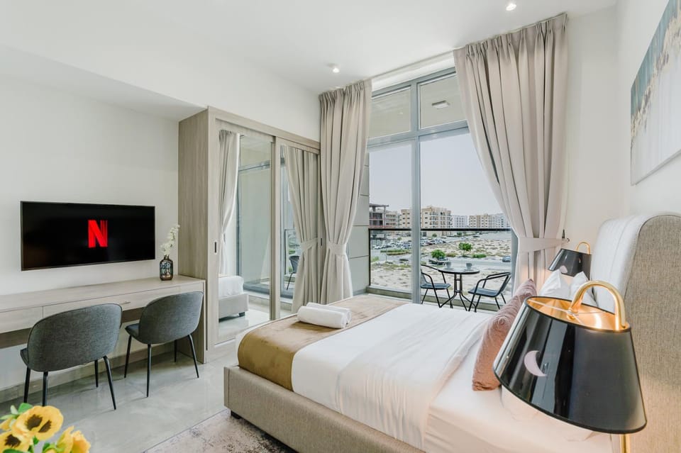 Bed, TV and multimedia, Bedroom