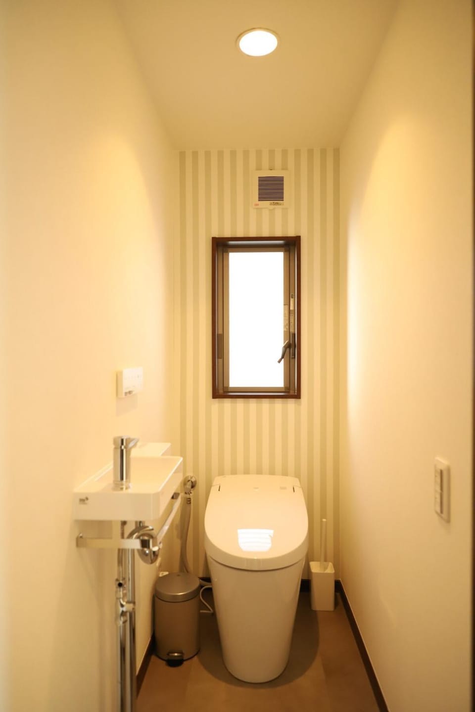 Toilet, bidet
