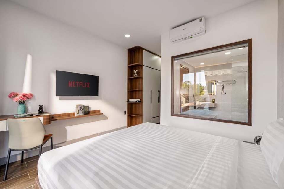 Bed, TV and multimedia, Photo of the whole room, Bedroom, air conditioner