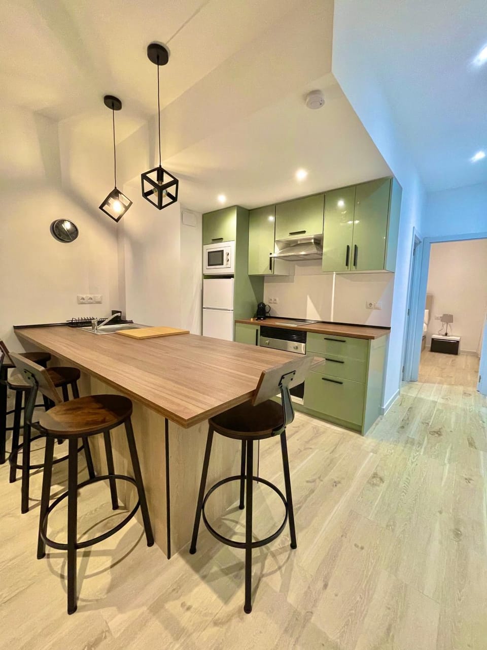 Kitchen or kitchenette, Dining area, stove