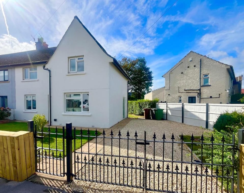 Home in Otley Parking and gated garden House in Borough of Harrogate