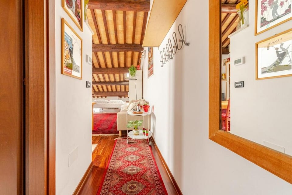 Historic Center Elegant open space luggage storage Apartment in Veneto