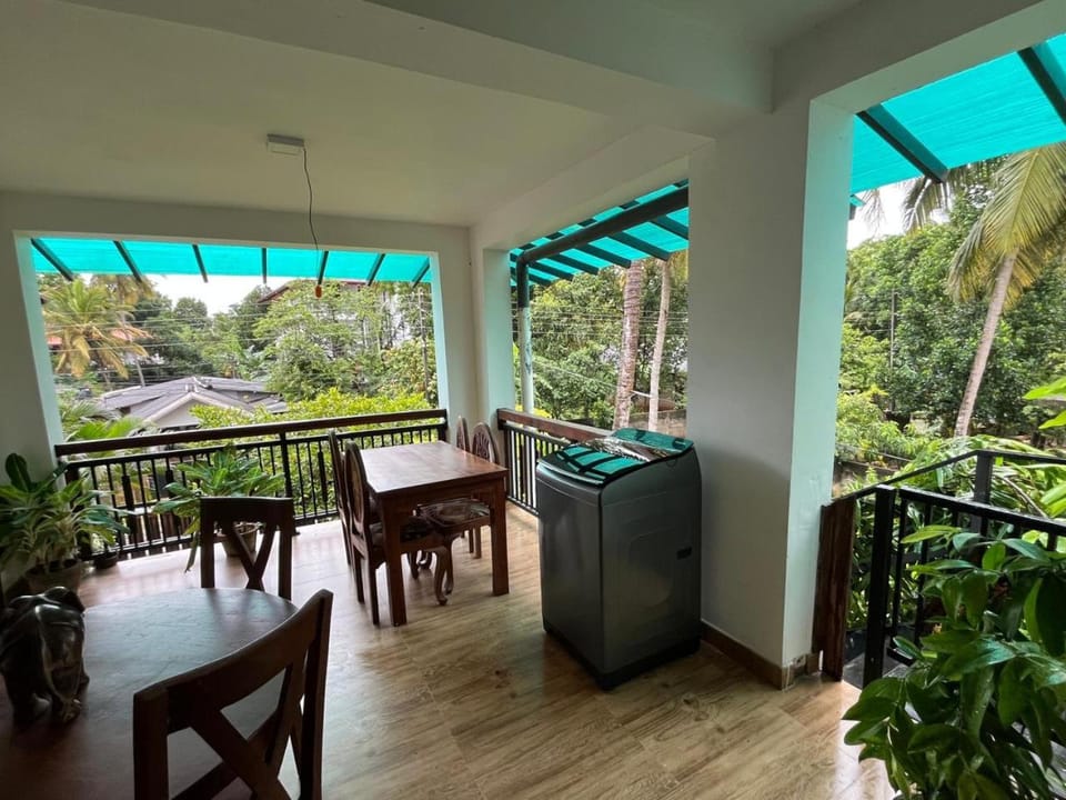 View (from property/room), Balcony/Terrace, Dining area