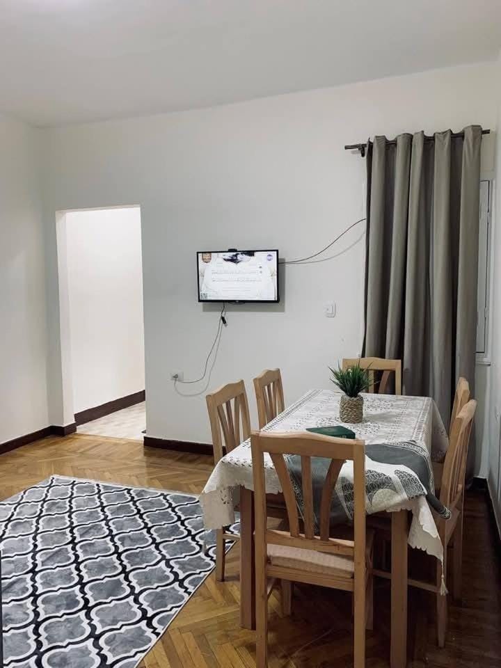 شقه فندقيه ف شارع شريف Apartment in Cairo