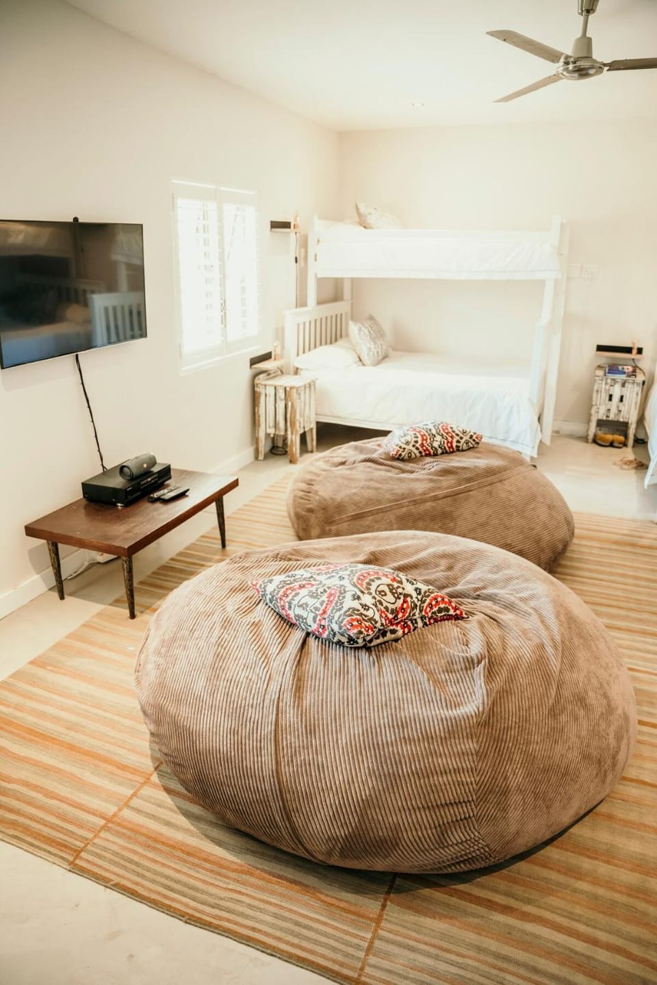 Photo of the whole room, Seating area, Bedroom