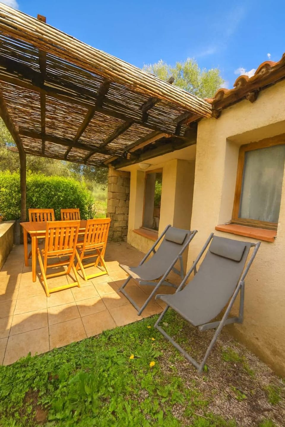 Mini villa vue jardin dans résidence calme wifi piscine mer à pied Villa in Coti-Chiavari