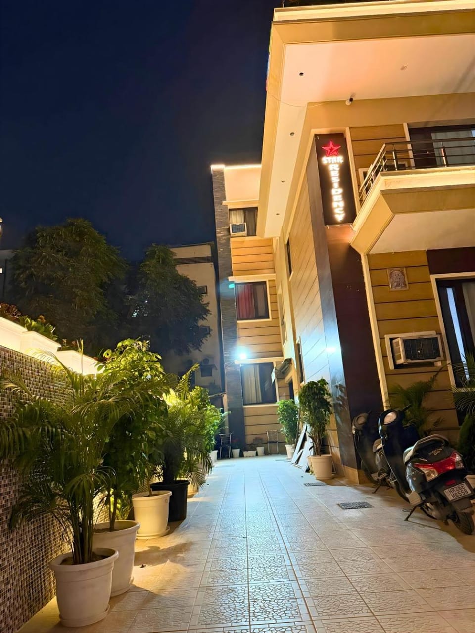 Facade/entrance