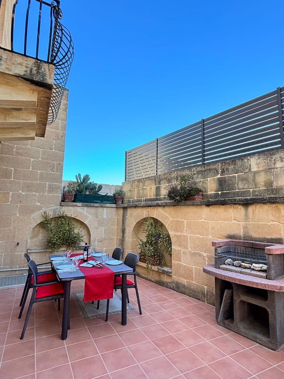 Patio, BBQ facilities