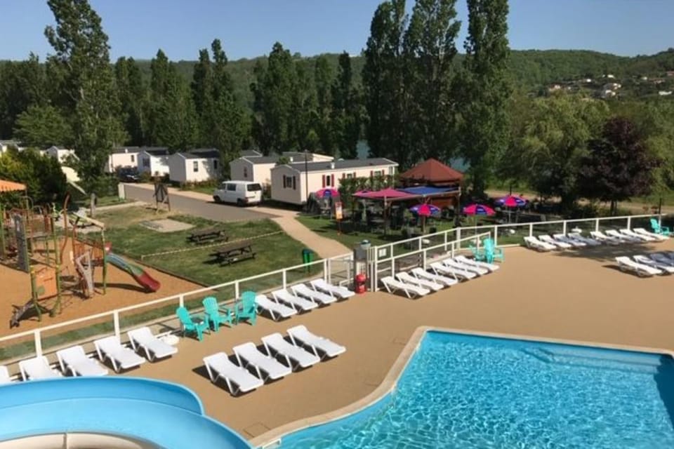Mobilhome 3 Chambres Camping les Rives de Condrieu House in Condrieu
