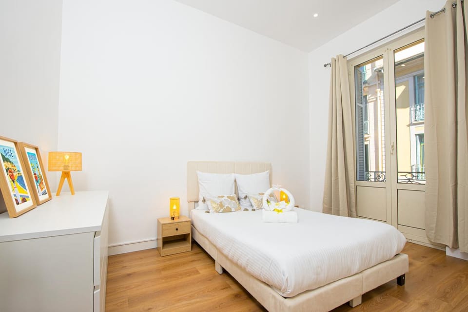 GUYAU - Agréable 3 pièces-Carré d'Or Menton-Plage 1 minute Apartment in Menton