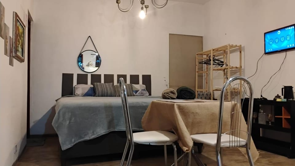 Bed, TV and multimedia, Kitchen or kitchenette, Photo of the whole room, Dining area, Bedroom