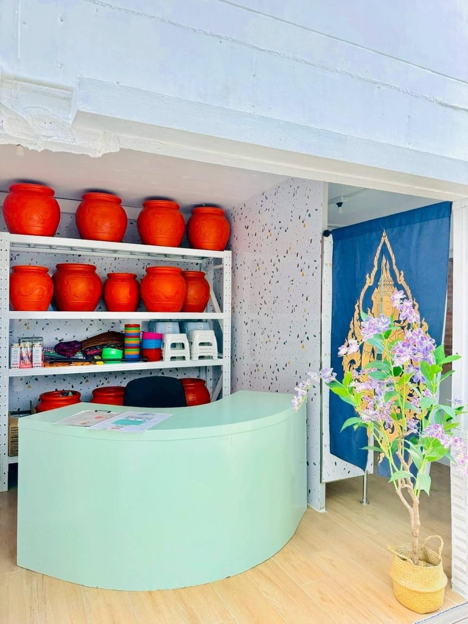 Easy Monday Capsule Bed and Traditional Thai Bath Bed and Breakfast in Bangkok