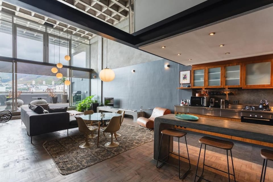 Designer Loft on Upper Bree with Table Mountain Views Apartment in Cape Town