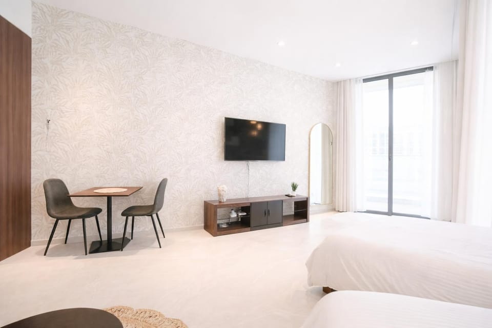 TV and multimedia, Photo of the whole room, Bedroom