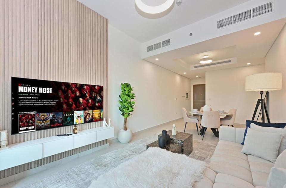 Golden Stays - Opulent 2BR View Residence at The Bay Apartment in Dubai