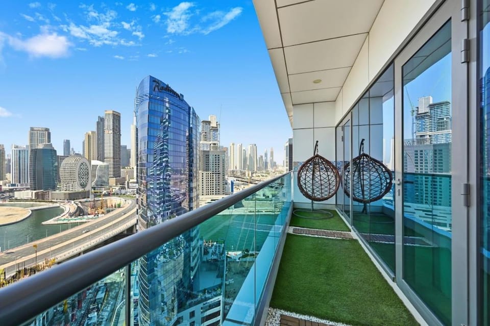 Golden Stays - Opulent 2BR View Residence at The Bay Apartment in Dubai