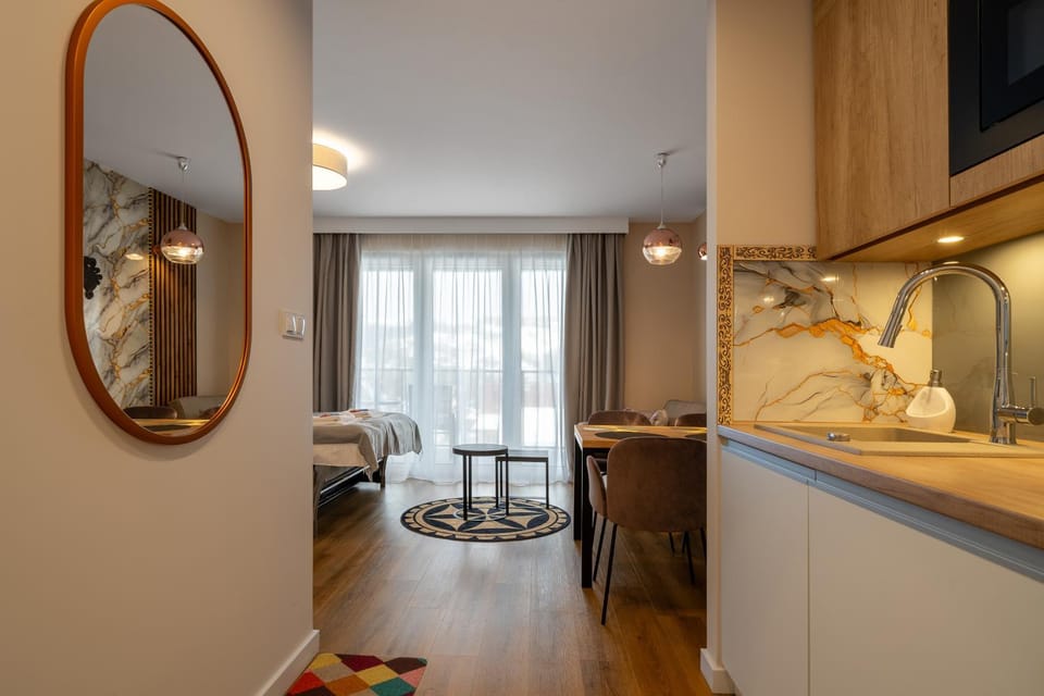 Kitchen or kitchenette, Living room, Seating area, Dining area