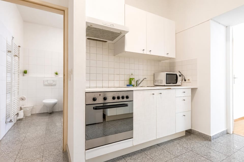 Kitchen or kitchenette, oven, pet friendly, stove, washing machine