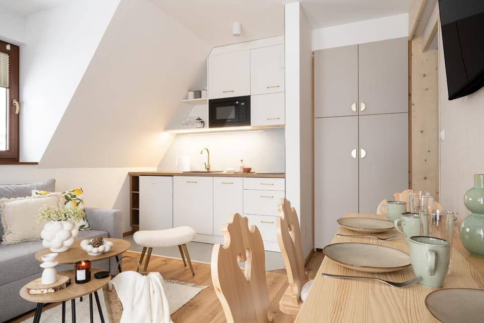 TV and multimedia, Kitchen or kitchenette, Living room, Dining area