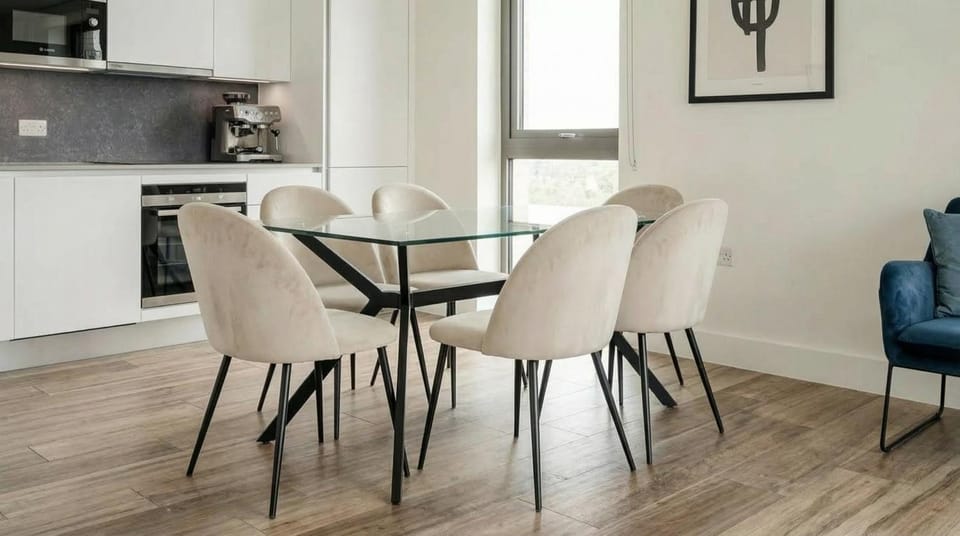 Kitchen or kitchenette, Living room, Seating area, Dining area, minibar, pet friendly