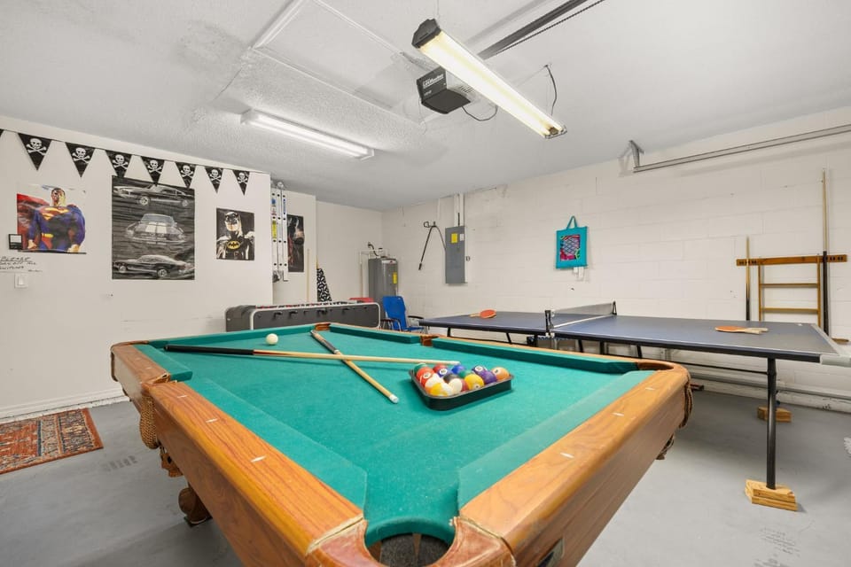 Billiard, Game Room