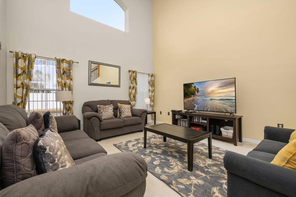 655 Stylish and newly renovated 6 Bedroom Home 5 Star Villa in Four Corners