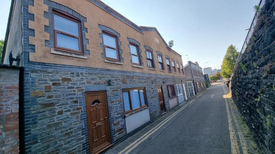 Bont Ddu, Easy Access to Town and Utilita Arena, Parking House in Cardiff