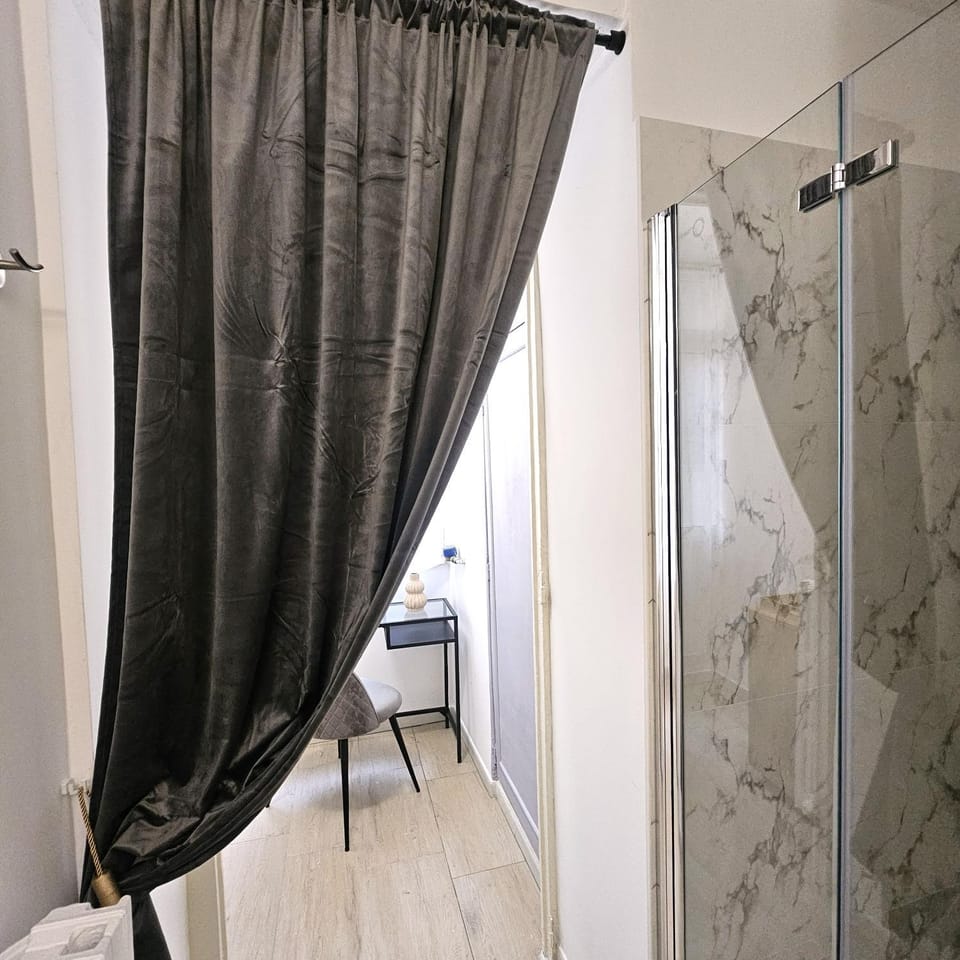 Shower, Photo of the whole room